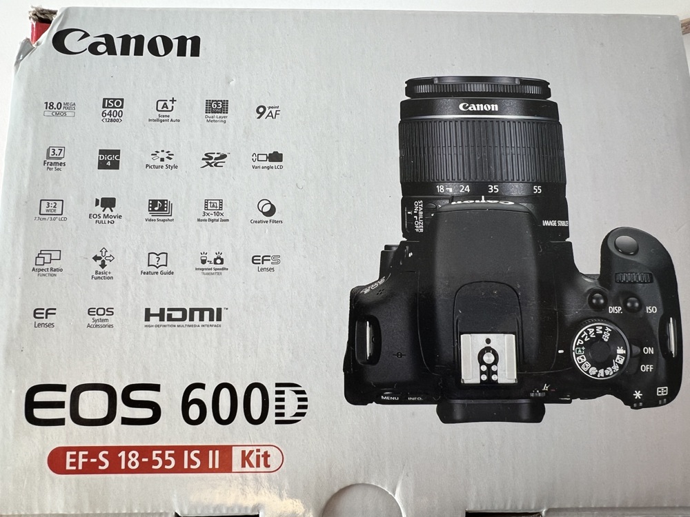 NEUE originalverpackte CANON EOS 600D KIT mit Zoom Objektiv EF-S18-55mm, Akku, Ladegerät...