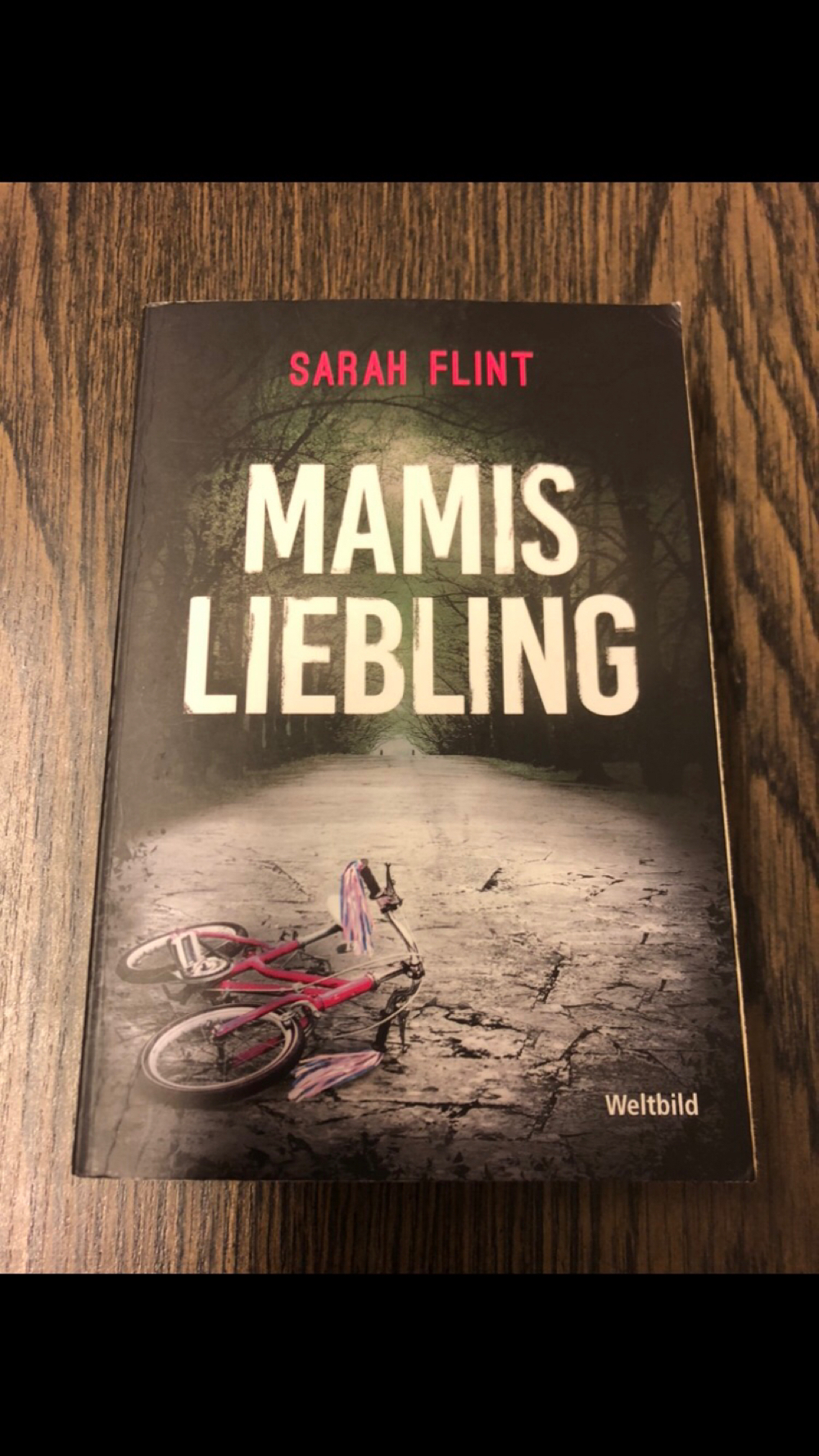 Mamis Liebling, Sarah Flint