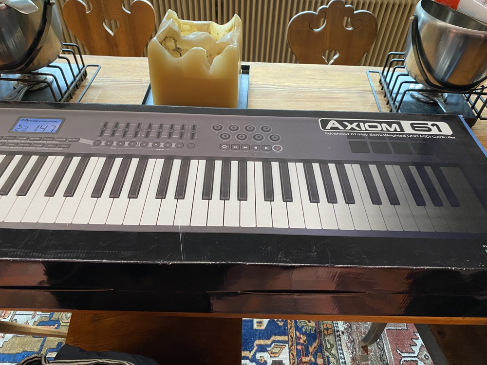 Midi Keyboard axiom 61