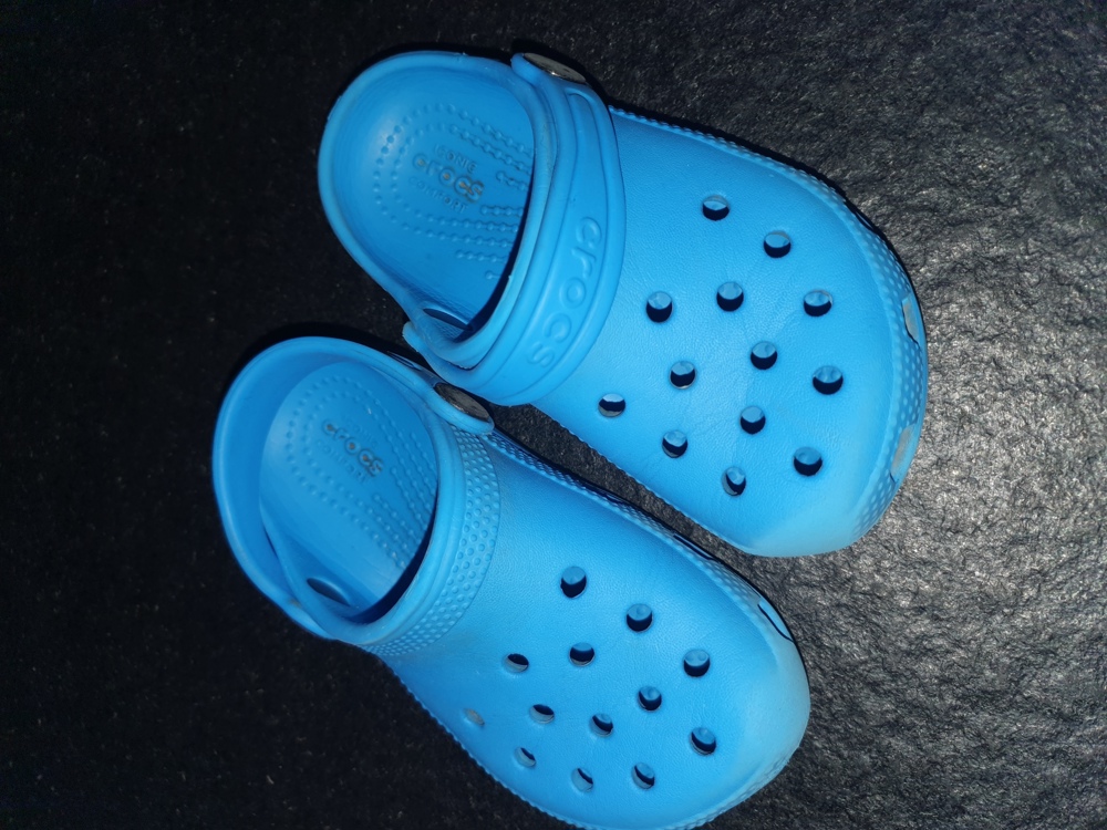 Blaue Crocs Grösse 9