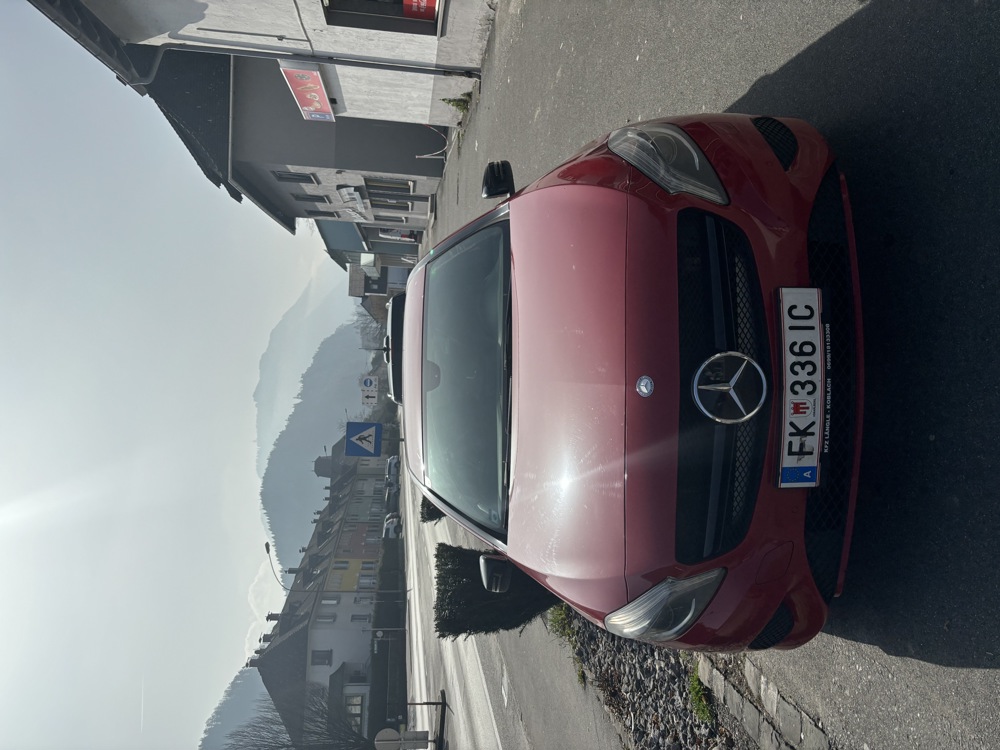 Auto Mercedes A180 Rot