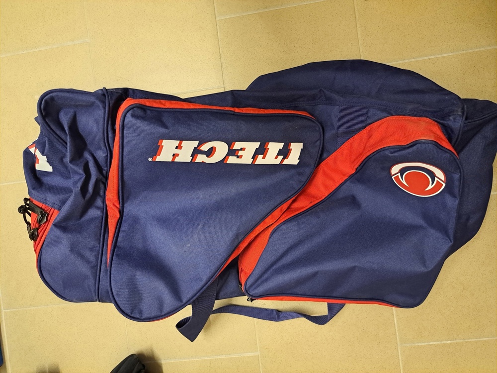 Eishockey  Rollhockey Tasche mit Schonern, Handschuhen und Schläger