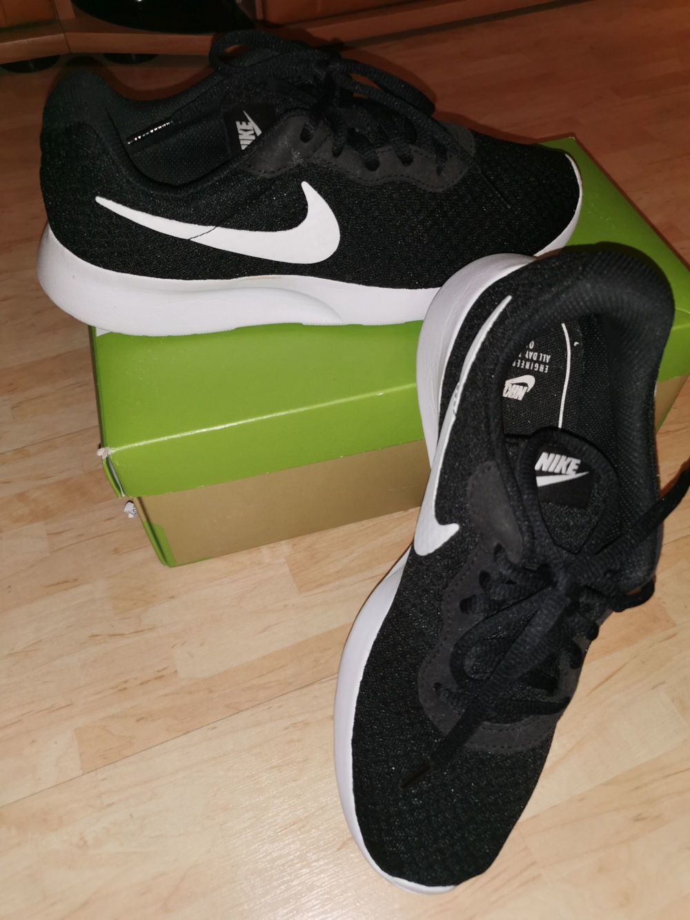 Nike Damen Sportswear Sneakers NEU Gr. 37,5 schwarz 812655-011