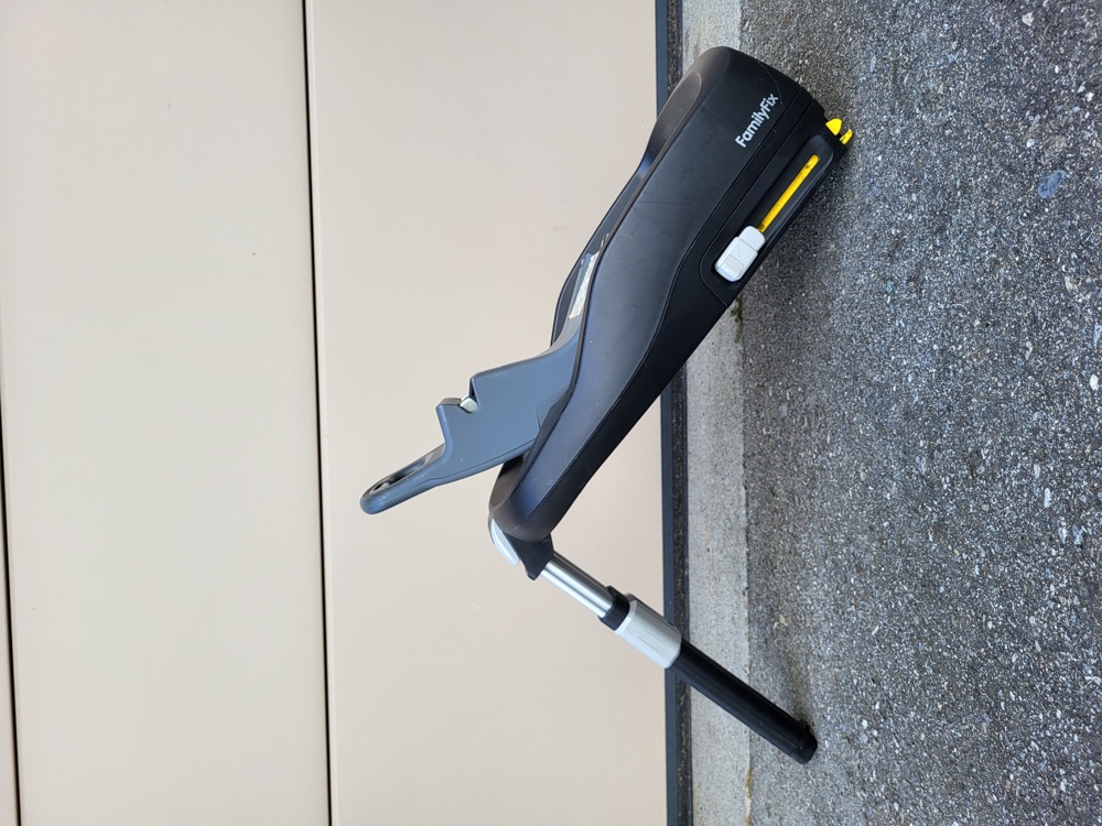Maxi Cosi Babyschale mit Isofix-Basis zur einfachen Befestigung im Auto