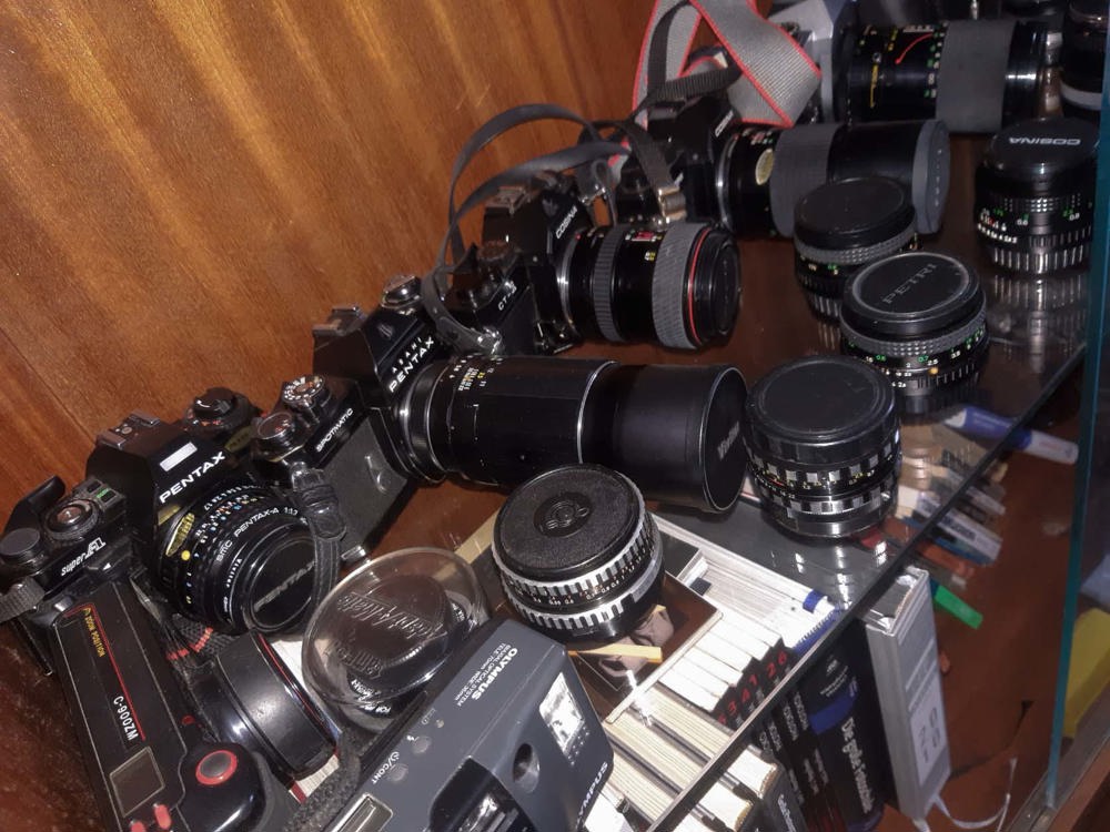 Sammlung analoger Kameras und anderer "Gerätschaften"
