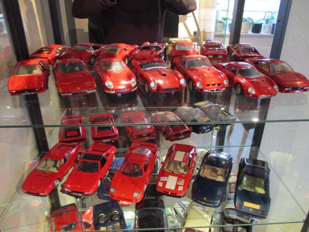 Ferrari Sammlung , der Firma burago im Maßstab 1:24 in sehr guten Zustand abzugeben Laendleanzeiger_