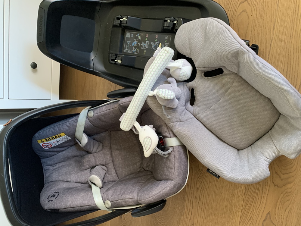 Maci Cosi Pepple Plus mit Isofix Station und Babyeinsatz