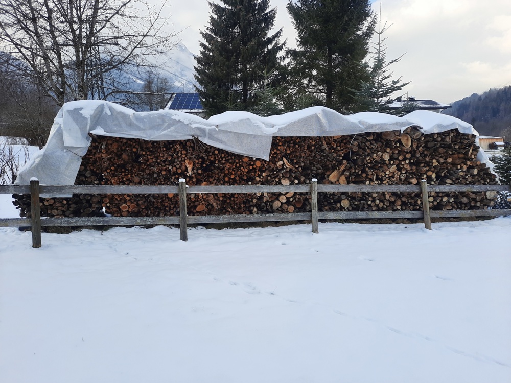 Brennholz hart, 2-jährig, trocken gelagert