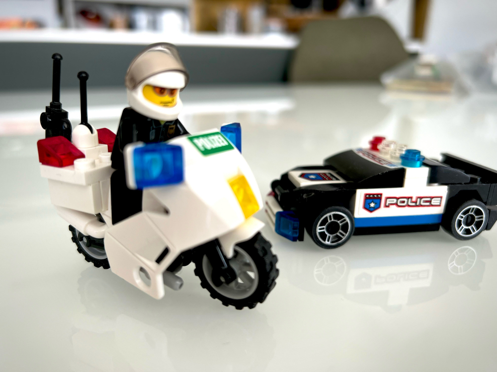 Lego Set 8301 Polizei Auto + Polizist auf Motorrad