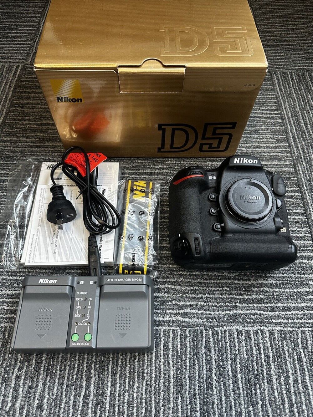 Nikon D5 20,8MP Digitalkamera - Schwarz (nur Gehäuse)