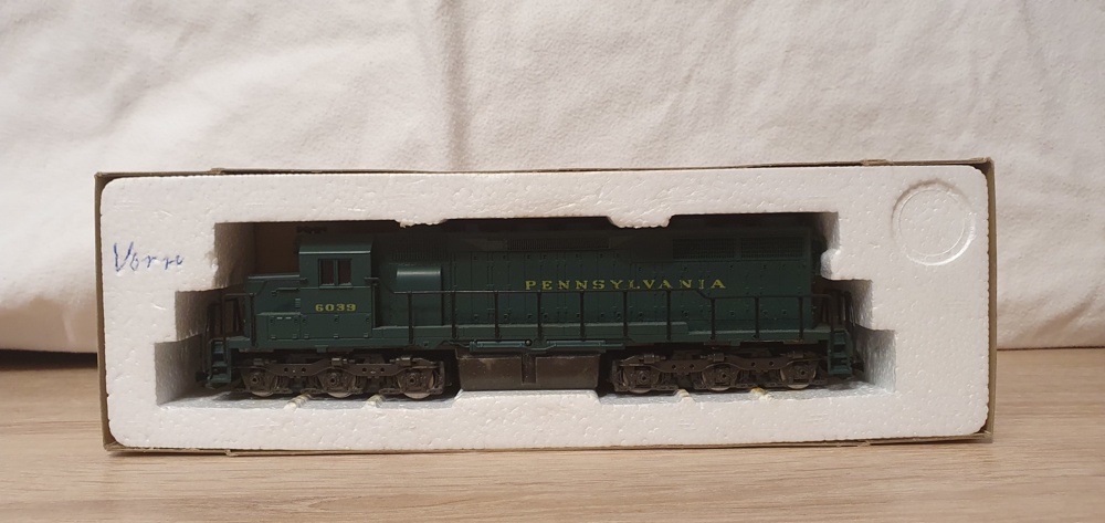 Atlas 7012 SD35 Pennsylvania Diesellokomotive H0 *OVP*