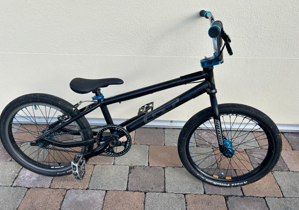 BMX Bike GT Größe PRO schwarz mit blautürkisen Details