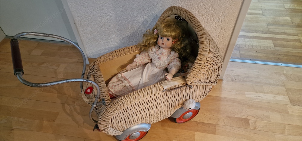 Verkaufe alten Puppenwagen