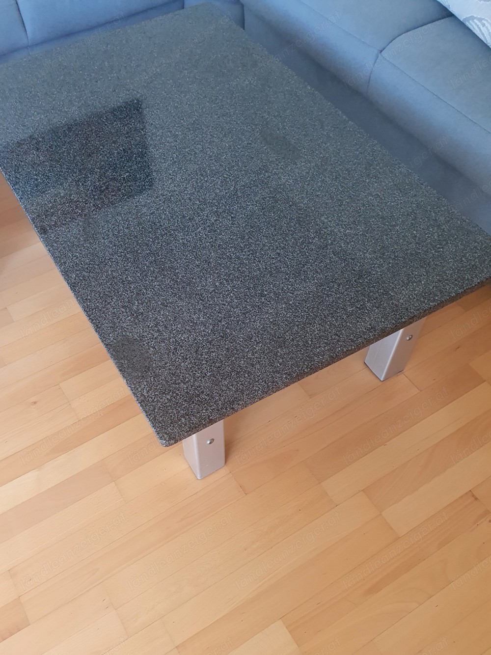 Tisch mit Granitplatte 