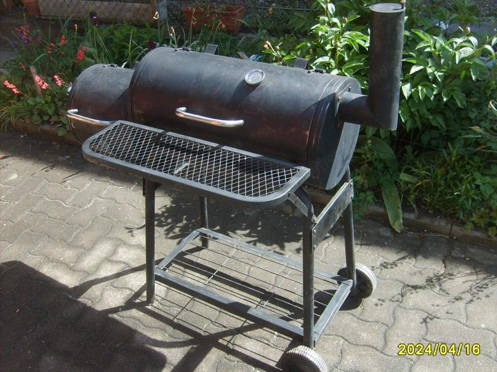 Holzkohle-Smoker grill