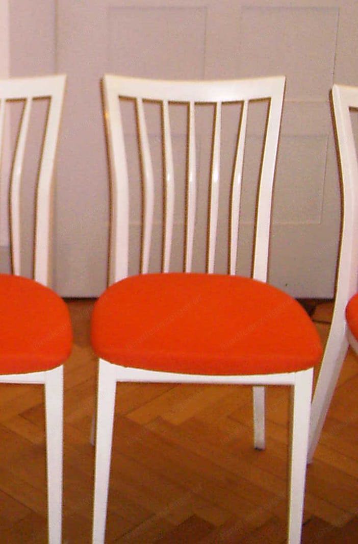 Weiße Stühle