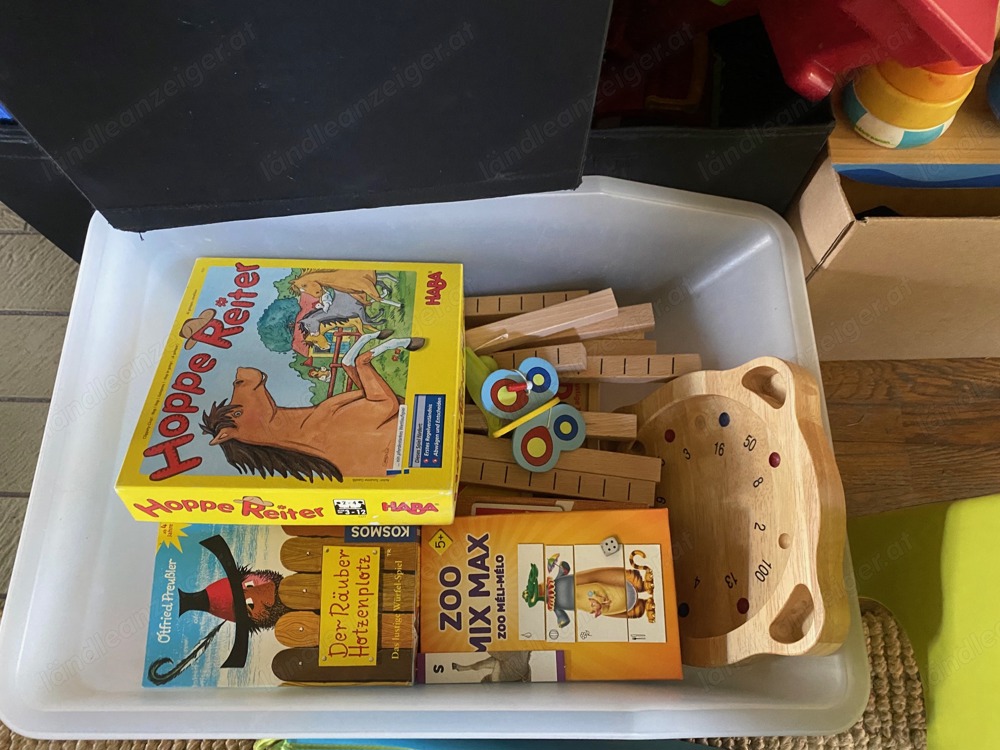 Kleinkinderspielzeug jede Menge Bücher u neuwertige Spiele Preise pro Stk ab 2   