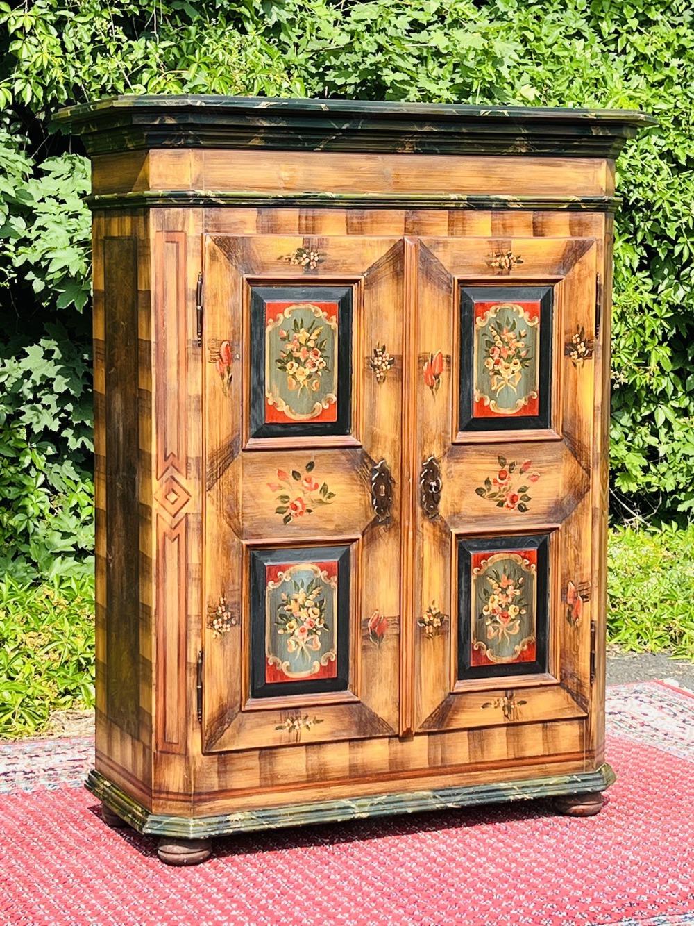Barock Schrank Bauernschrank Bauernmöbel bemalt Nussbaum Biedermeier Dielenschrank Kasten