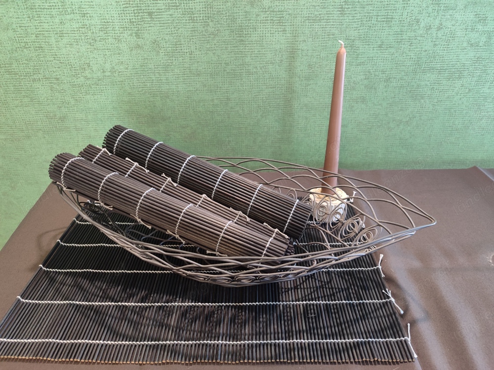 Dekoartikel Drahtschale, 4 Bambustisch-Sets,  Kerze mit Ständer 