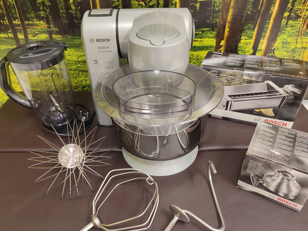 Küchenmaschine Bosch MUM 84 Professional incl Adapter und Nudelmaschine 