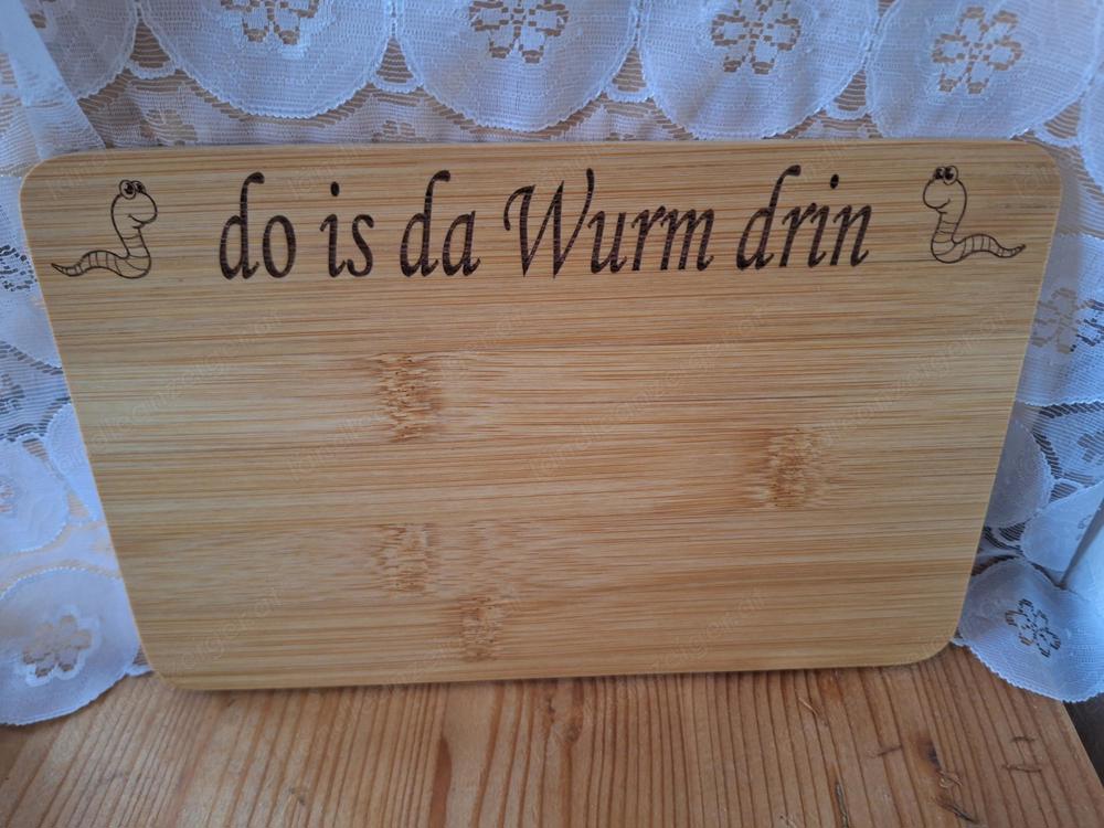 Bambus-Holz Brotzeit-Jausenbrett "Do is da Wurm drin" 