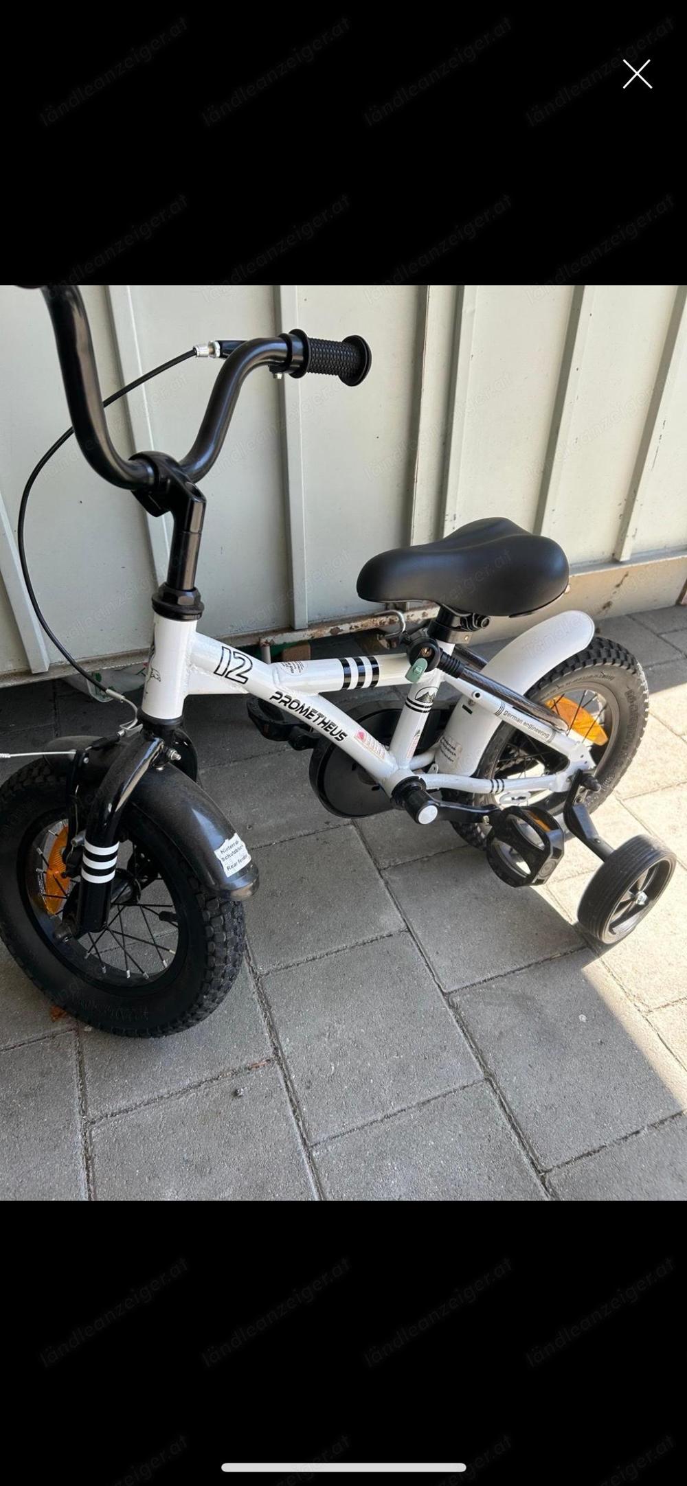 Kinder Fahrrad mit Helm