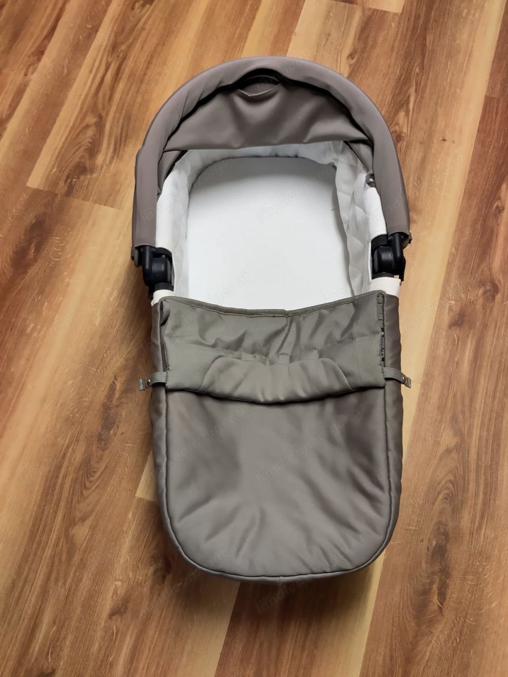 Babyschale für Baby Jogger mit Adapter