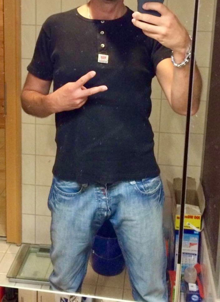 Welche süsse Maus möchte von mir oral verwöhnt werden? Meldet Euch! Welche süsse Maus möchte von mir oral verwöhnt werden? Meldet Euch!