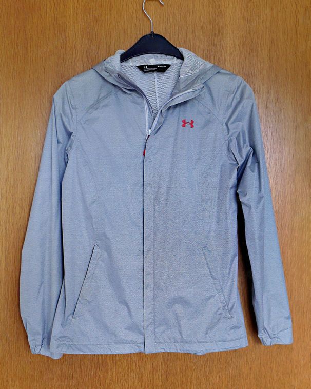 Diverse Damenjacken Gr. M,  Sportjacken, Sommerjacke, Kapuzenjacke, Jacke, silber, schwarz, 