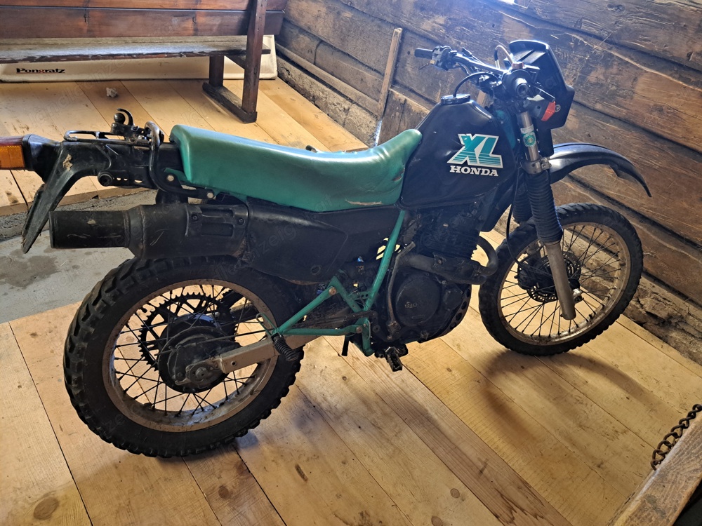 Honda XL 500R (Sitz grün) & Honda XL 600R (Sitz schwarz) Honda XL 500R (Sitz grün) & Honda XL 600R (Sitz schwarz)