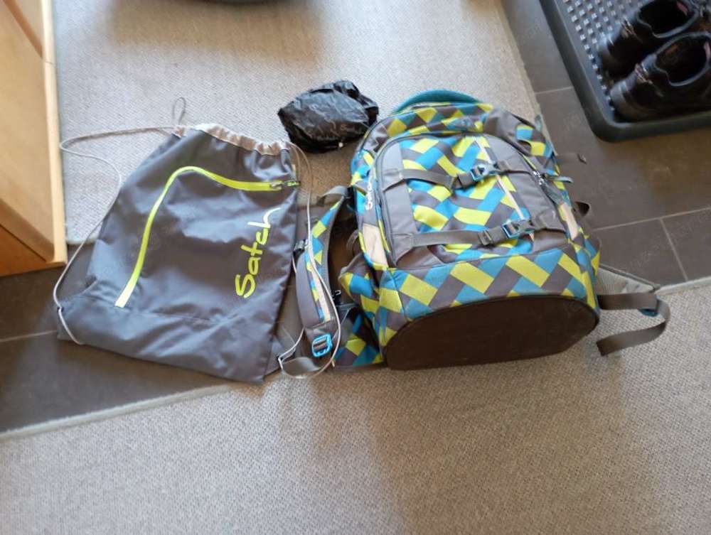 Schultasche Satch pack inkl. Sportbeutel und Regenschutz