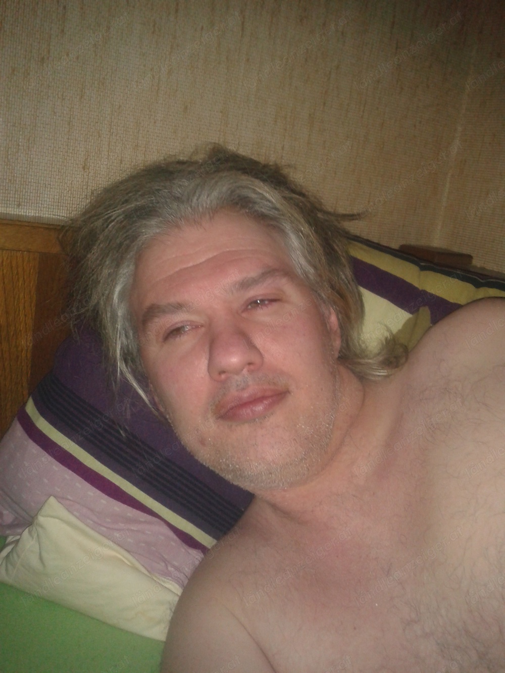 Tabuloser Mann zum Spielen bereit 