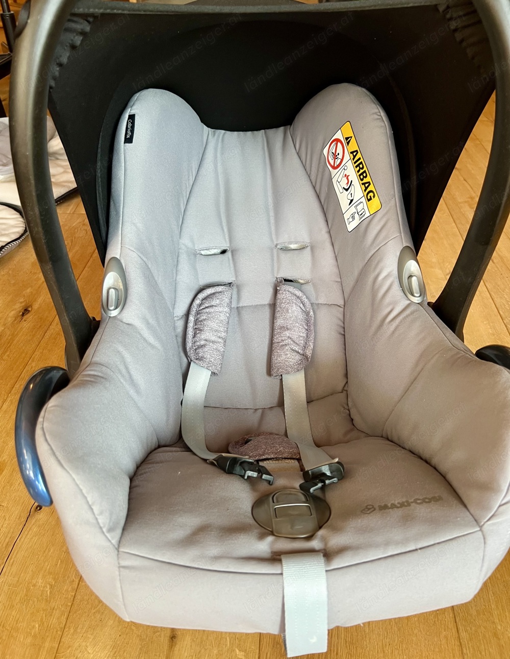 Maxi Cosi Babyschale + verschiedene Einsätze