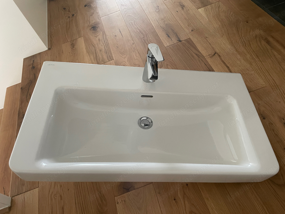Waschbecken mit Wasserhahn Waschbecken mit Wasserhahn