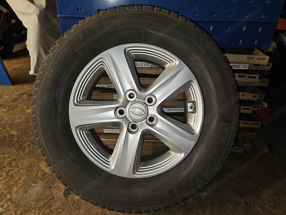 KIA Alufelgen 6,5 x 16 inkl. Reifen 215 70 R 16