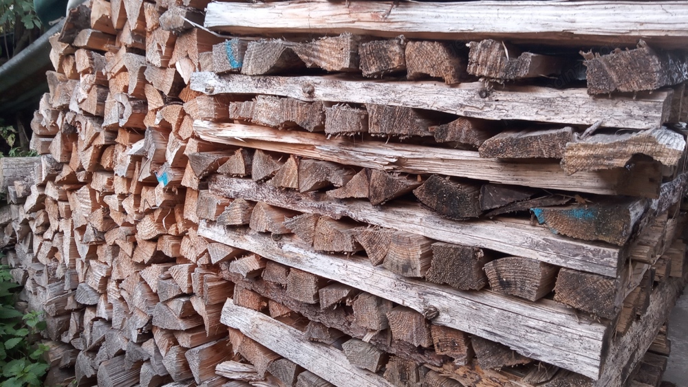 trockenes Brennholz