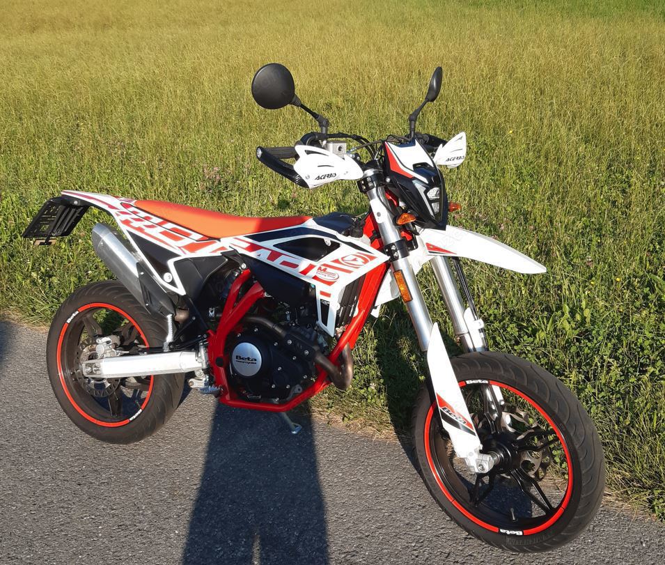 Beta RR 125 LC 4T Motard mit dem 15 PS starken Minarelli Motor, Supermotard 3 21