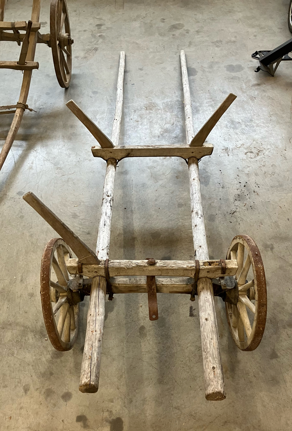 alter Holzwagen