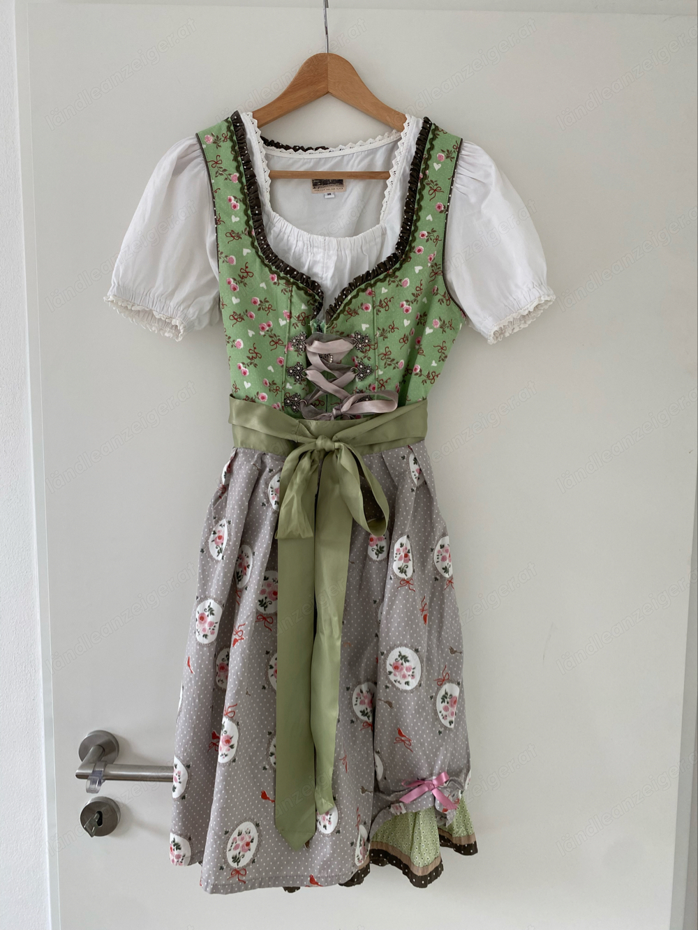 Dirndl Grösse 38