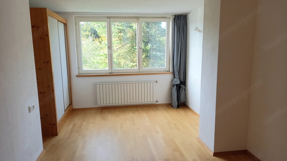 Helle 50m2-Wohnung im Grünen mit Schlafzimmer, Wohnzimmer, Bad und Küche ab sofort zu vermieten.