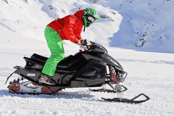 Snowmobile in Engelberg Schneetöff, MoonBike & Bobsla fahren für1 Person