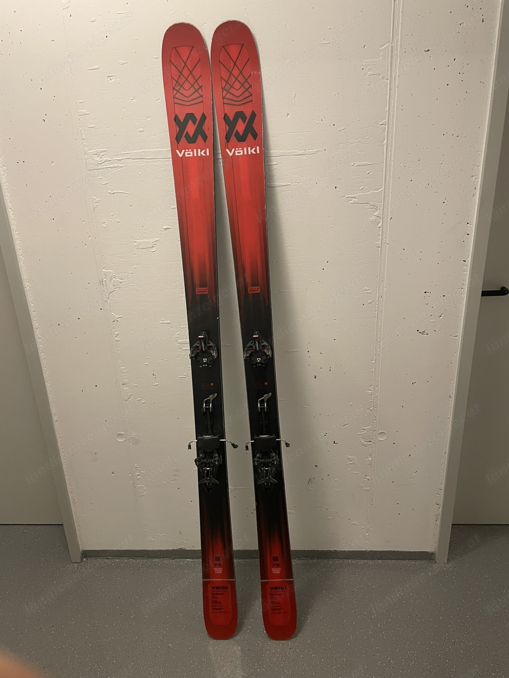 Freeride-Set: Völkl Mantra M6, 191cm, Kingpin V-werks, Fell