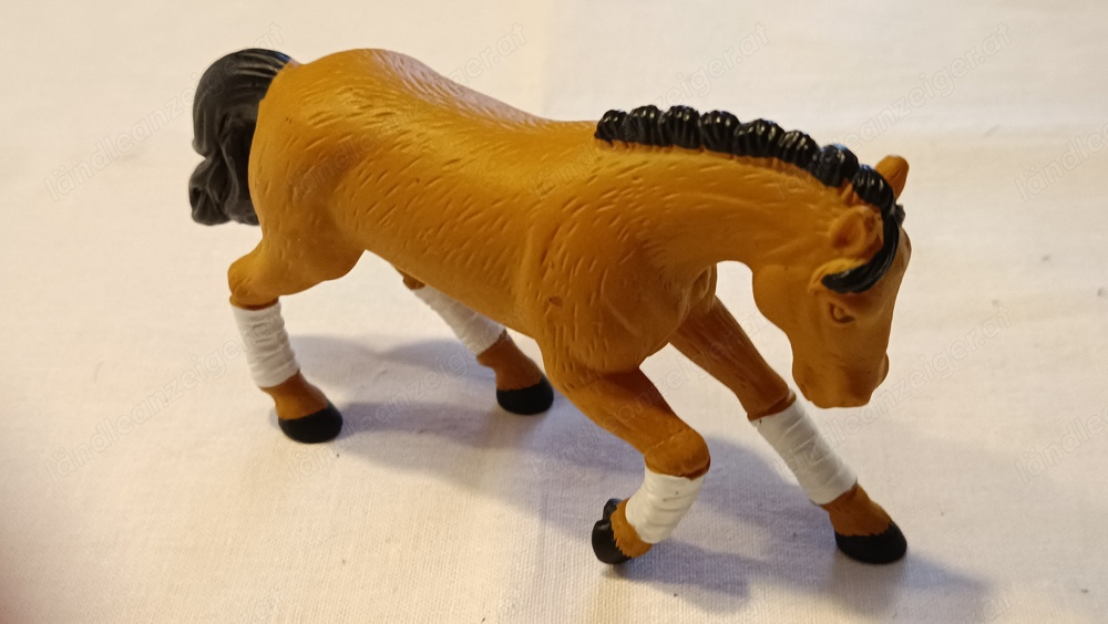 Schleich Pferde, Reitpferd und geflügeltes Pferd