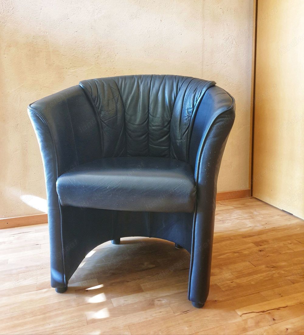 Schickes Lederfauteuil