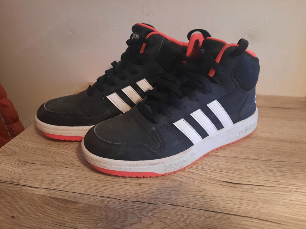 Adidas Kindersneaker Gr. 38 wie neu