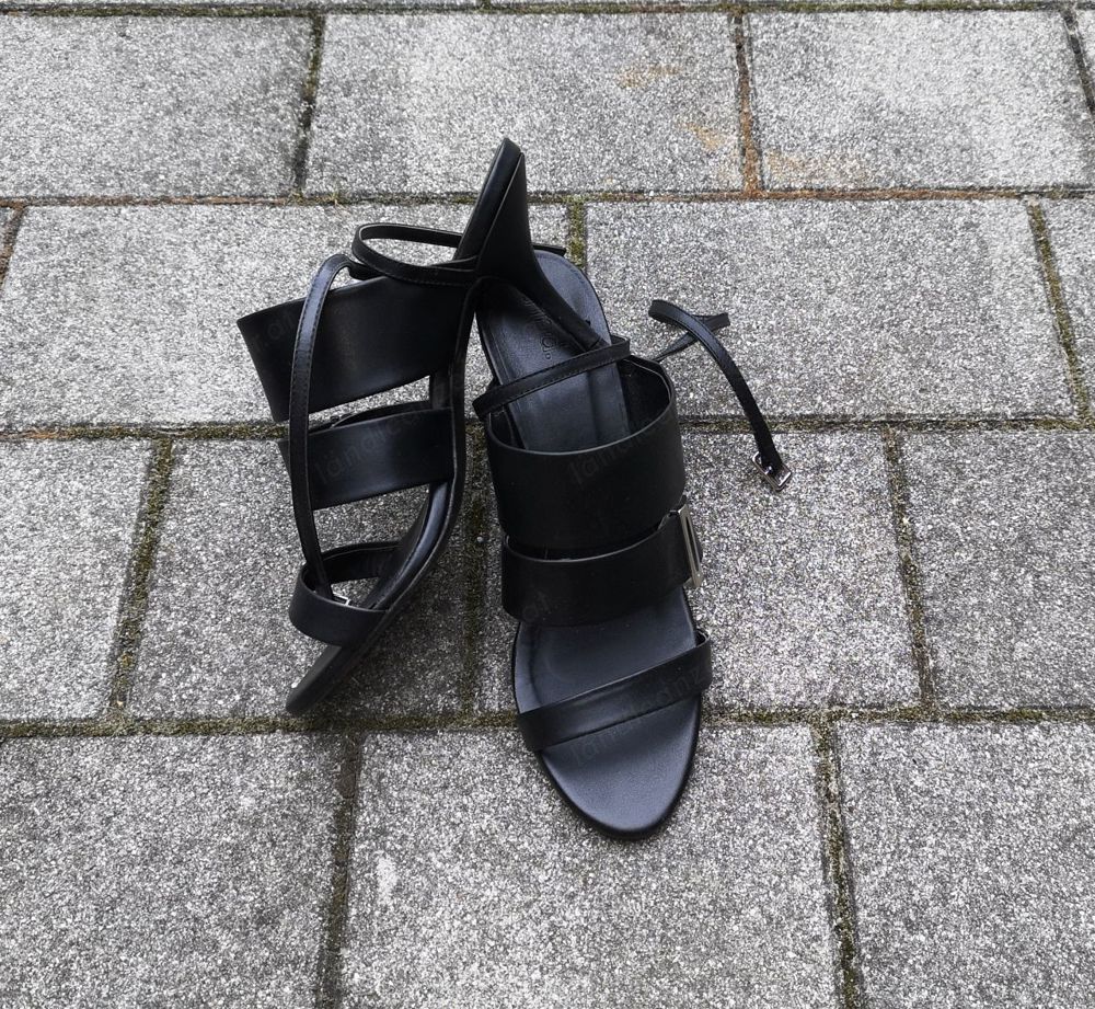 Elegante schwarze Sandaletten Elegante schwarze Sandaletten
