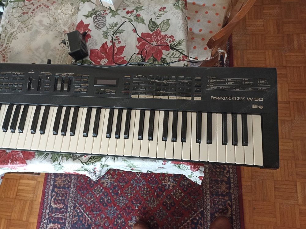 Keyboard  vintage Roland w 50