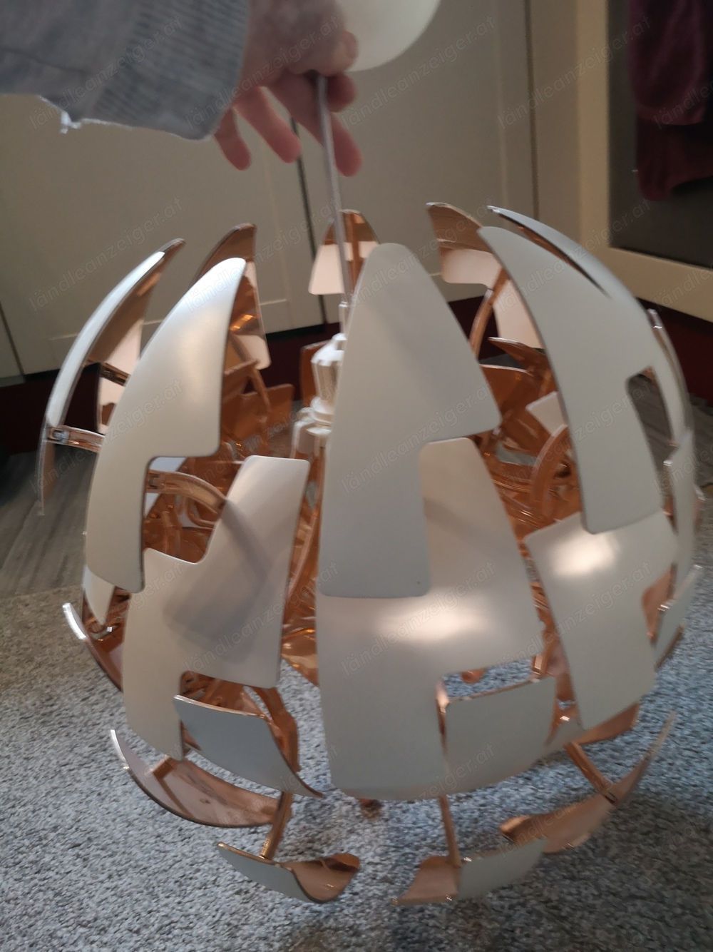 Stylische Hängelampe - offen und geschlossen ein Lichtblick