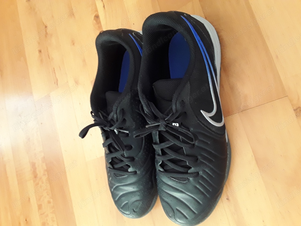 Hallenschuhe-Fußball Nike Gr.42