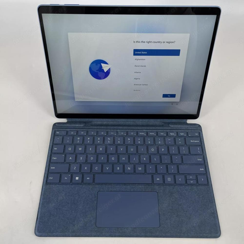 Microsoft Surface Pro 9 13" Blue QHD+ 2.5 GHz i5-1235U 8GB 256GB SSD - Excellent